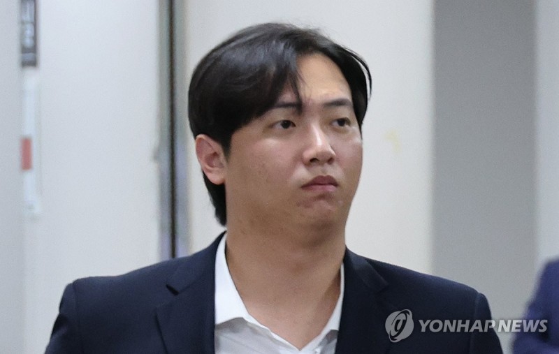 법원 "'연락 않겠다' 합의 어긴 <b>임혜동</b>, <b>김하성</b>에 <b>8억</b> 주라"