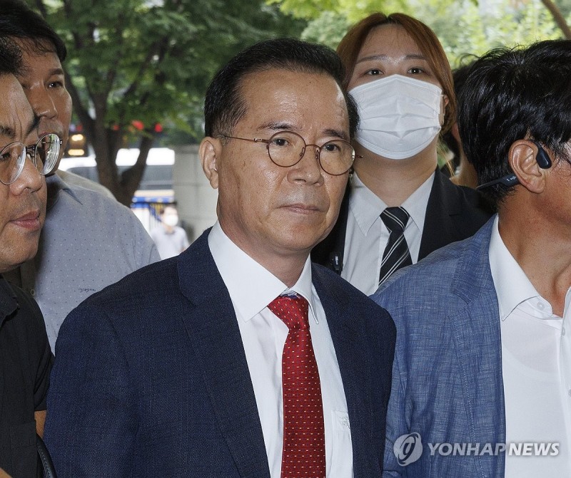 법정 향하는 <b>김광호</b> 전 <b>서울 경찰청장</b>