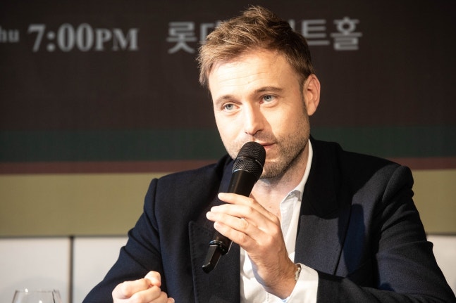 Benjamin Appl responding
[Hanse Yes24 Cultural Foundation provided. Prohibited resale and DB]