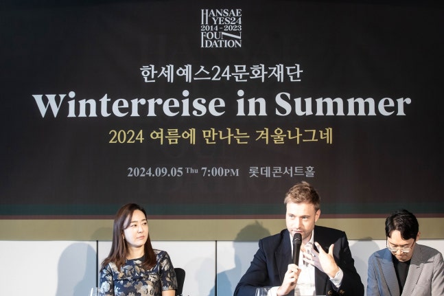 Benjamin Appl (right) and Baek Soomi, Hanse Yes24 Cultural Foundation Director
[Hanse Yes24 Cultural Foundation provided. Prohibited resale and DB]