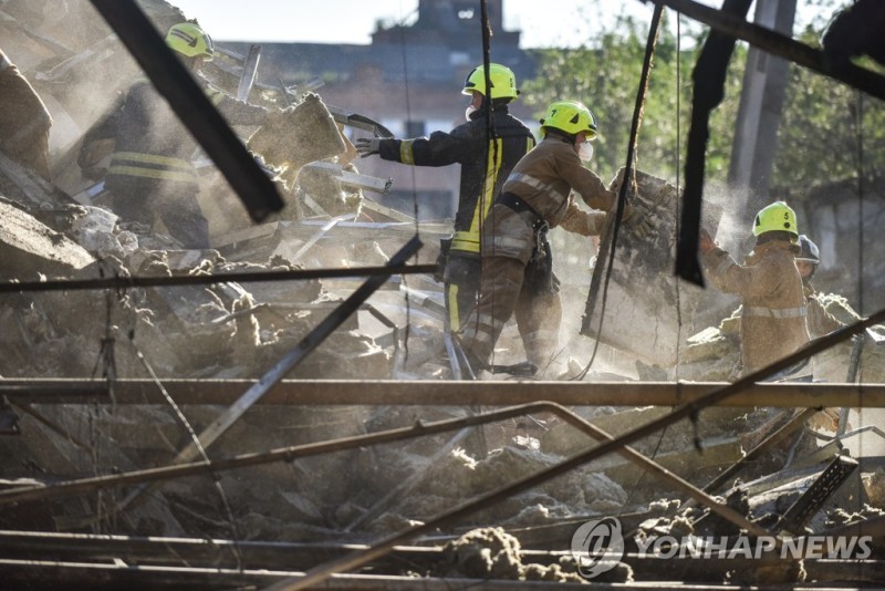 <b>우크라</b> "러 <b>탄도미사일 공격</b>에 41명 사망"