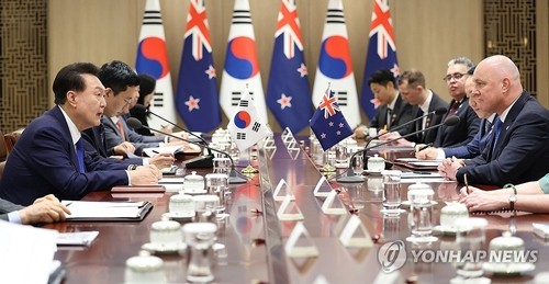 한·<b>뉴질랜드</b> 정상 "'포괄적전략동반자관계'로 격상 논의 진전"(종합)