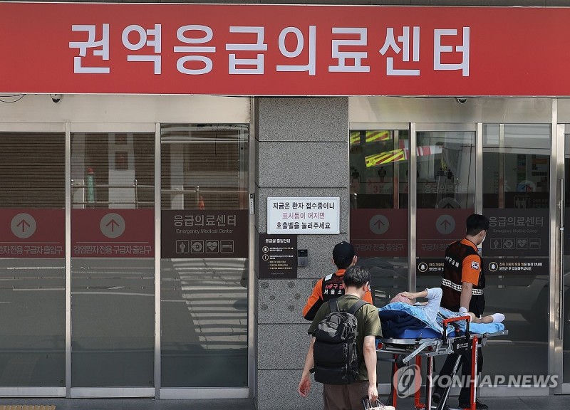 <b>대통령실</b> "응급실 의료진 건의 직접 듣고 정책에 반영"