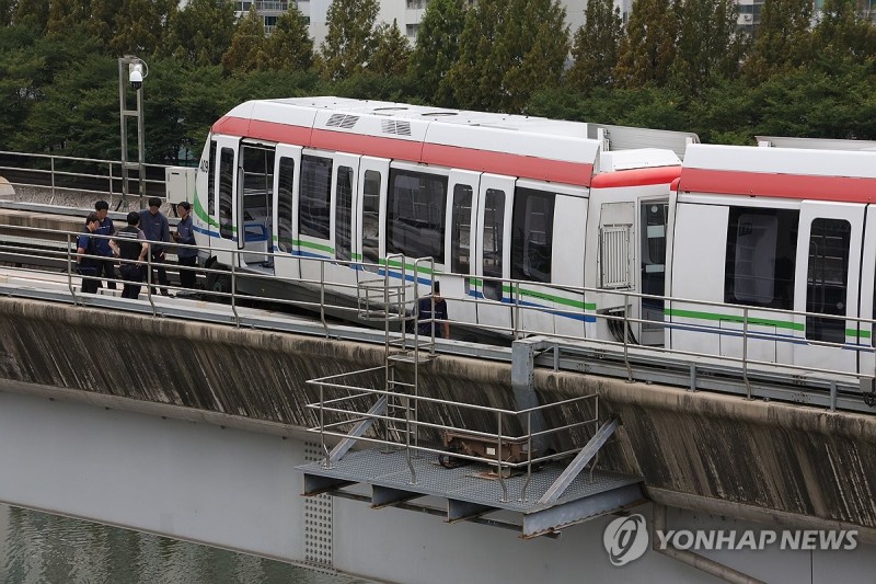 <b>의정부 경전철</b> 고장으로 <b>운행</b> 중단…출근길 시민 불편