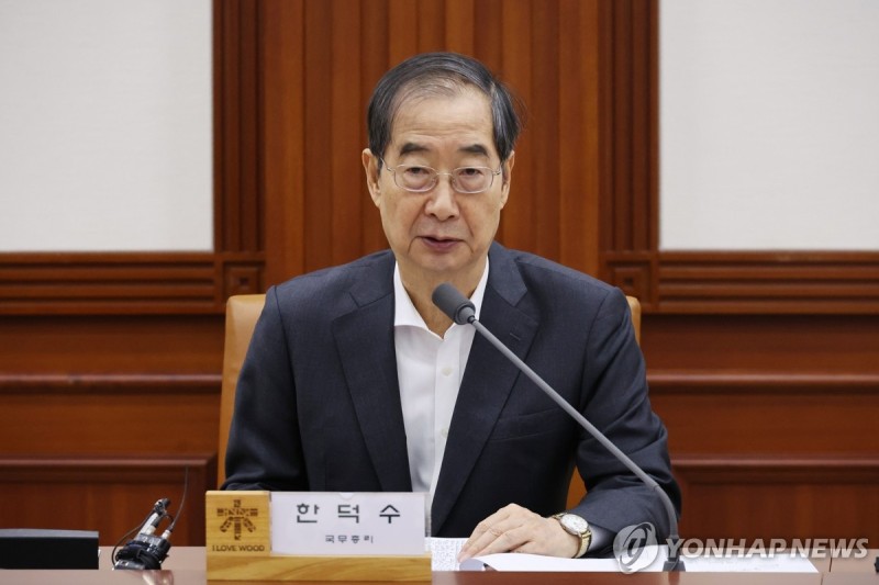 한총리 "<b>전기차 배터리</b> 정보공개 <b>의무화</b>…안전성 사전 인증"