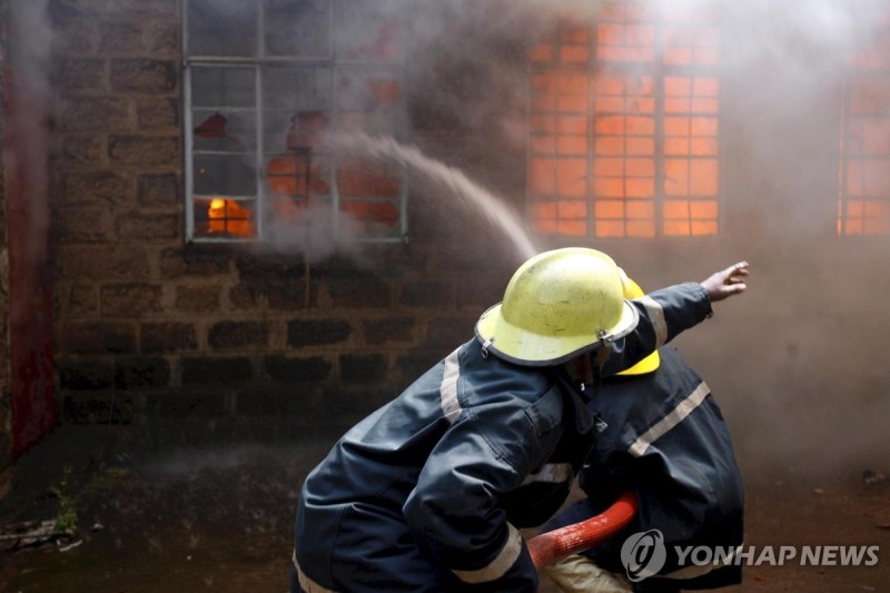 케냐 학교 기숙사 덮친 화재…어린이 17명 숨져(종합)