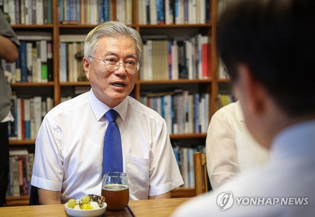 Former President Moon Jae-in conversing with Chairman Lee Jae-myung