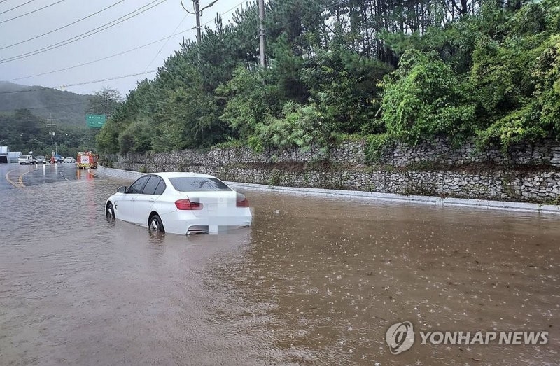 이미 '기록적인 비' 내렸지만…남부지방·<b>동해안</b> 이제 고비