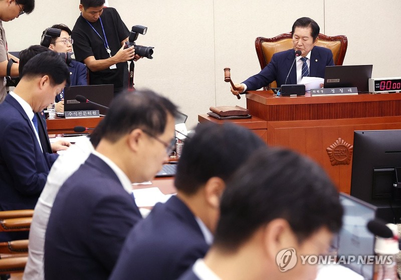 野, <b>법사위</b> 국감증인에 김건희 <b>여사</b> 단독채택…與 반발 퇴장