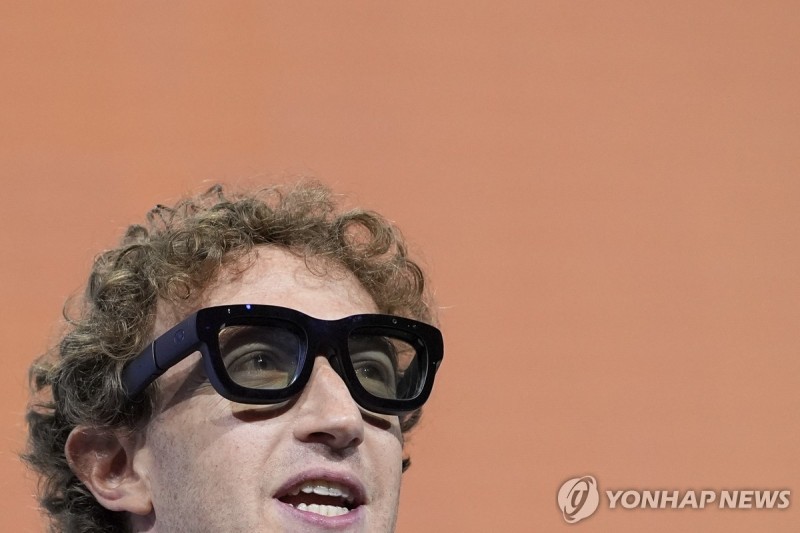 메타, <b>스마트 안경</b> '오라이언' 공개…"스마트폰 다음 디바이스"(종합)