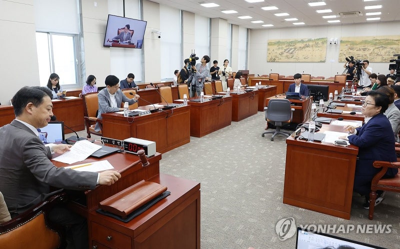 野, <b>교육위</b> '김여사 논문' 국감 <b>증인</b>에 숙대 前총장 단독채택