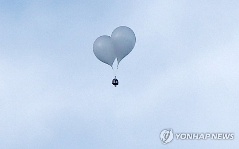 합참 "<b>북한</b>, 대남 <b>쓰레기 풍선</b> 부양"…열흘만에 재개