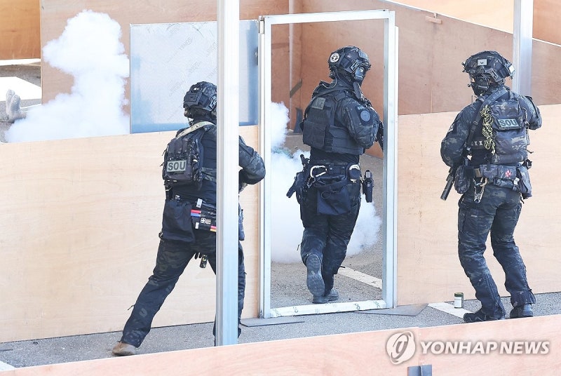 <b>테러</b>범 진압하는 <b>경찰</b>특공대