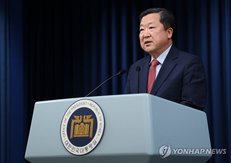 <b>박춘섭 경제수석</b>, 윤 <b>대통령</b> 동남아 순방 브리핑