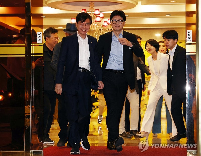 <b>한동훈</b>, 친<b>한계</b>에 "물러나지 않고 앞장서겠다…믿고 따라달라"