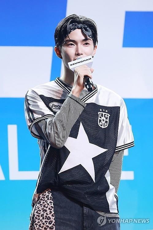 <b>라이즈</b> <b>승한</b>, 복귀 발표 2일 만에 탈퇴…"모두를 위한 길"