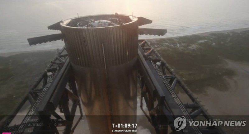 발사후 돌아와 '젓가락 팔'에 안긴 71ｍ 로켓…