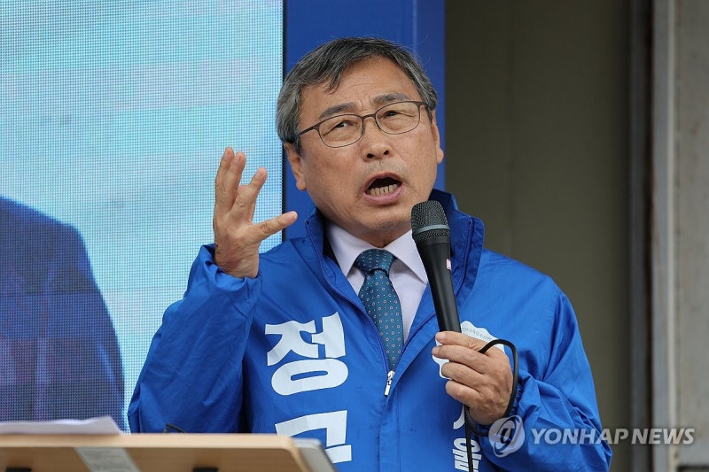 거리 유세 나선 <b>정근식 후보</b>