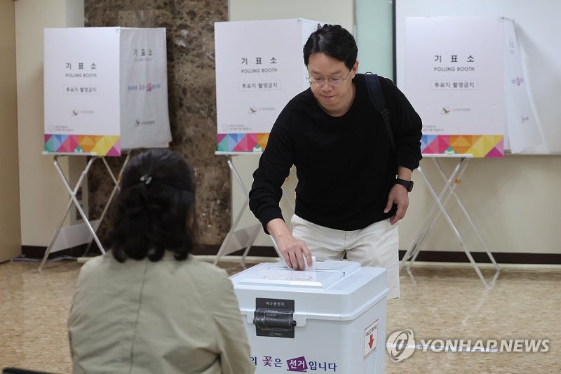 오전 9시 재보선 <b>투표</b>율 2.11%…부산 금정 4.6%, 전남 영광 6.8%