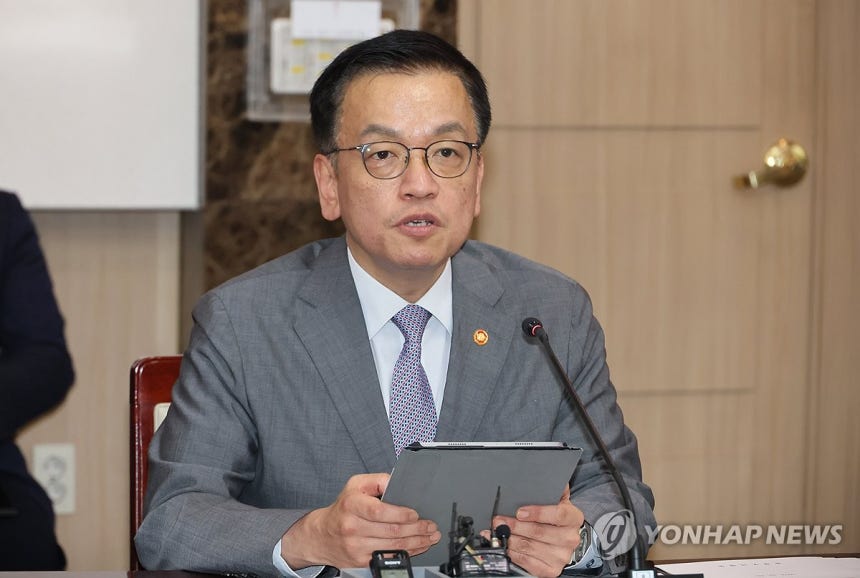 Deputy Prime Minister Choi Sang-mok Speaking
(Seoul=Yonhap News) Reporter Lee Jung-hoon = Deputy Prime Minister and Minister of Planning and Finance Choi Sang-mok is speaking at the second Supply Chain Stability Committee held at the Government Seoul Complex in Jongno-gu, Seoul on the 16th. 2024.10.16 uwg806@yna