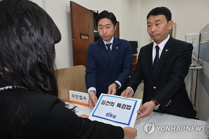 민주, 더세진 김여사<b>특검법</b> 세번째 <b>발의</b>…'명태균 의혹' 추가