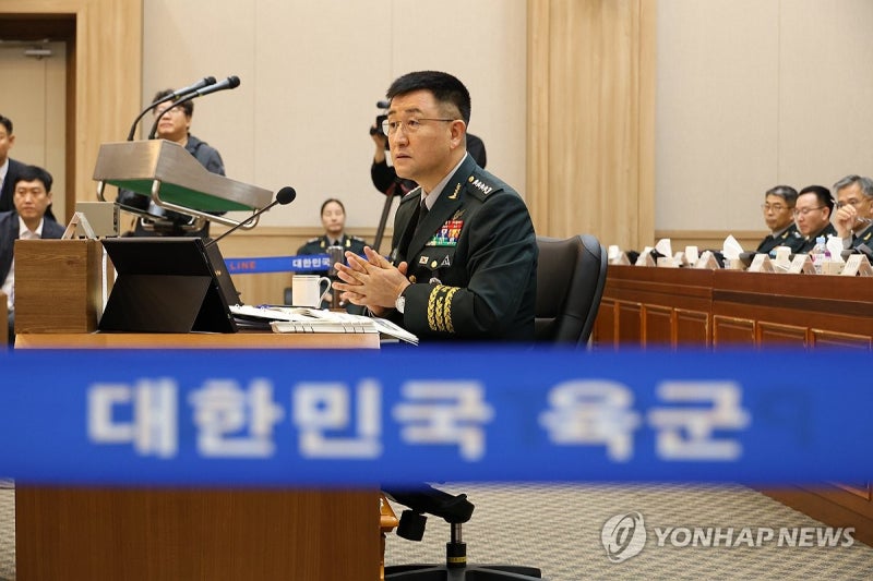 질의 듣는 <b>박안수</b> 육군<b>참모총장</b>