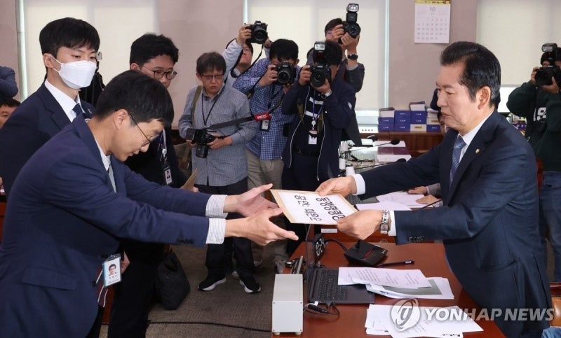 <b>법사위</b>, 김여사 국감 <b>동행명령장 발부</b>…野 강행처리에 與 반발