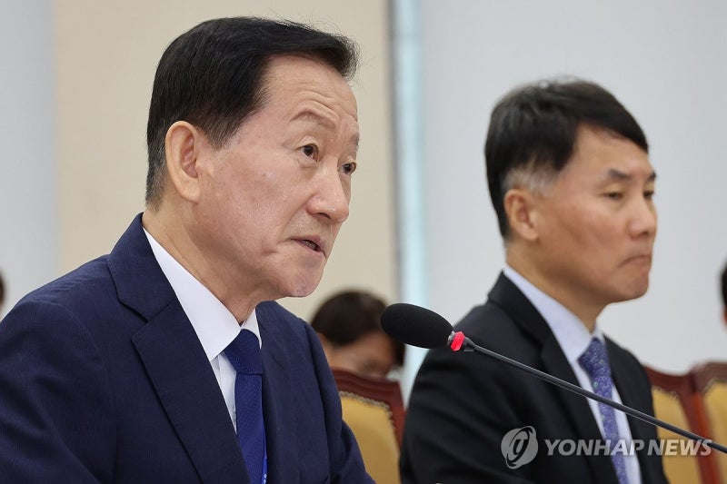 답변하는 <b>류희림 방심위원장</b>