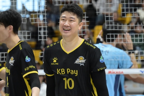 남자배구 우리카드, 나경복 더비서 KB에 <b>승리</b>…파에스 감독 첫승(종합)