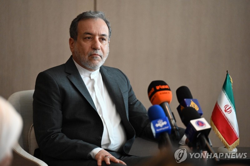 <b>이란</b> 외무 "미국, <b>이스라엘</b> 공습에 공모"