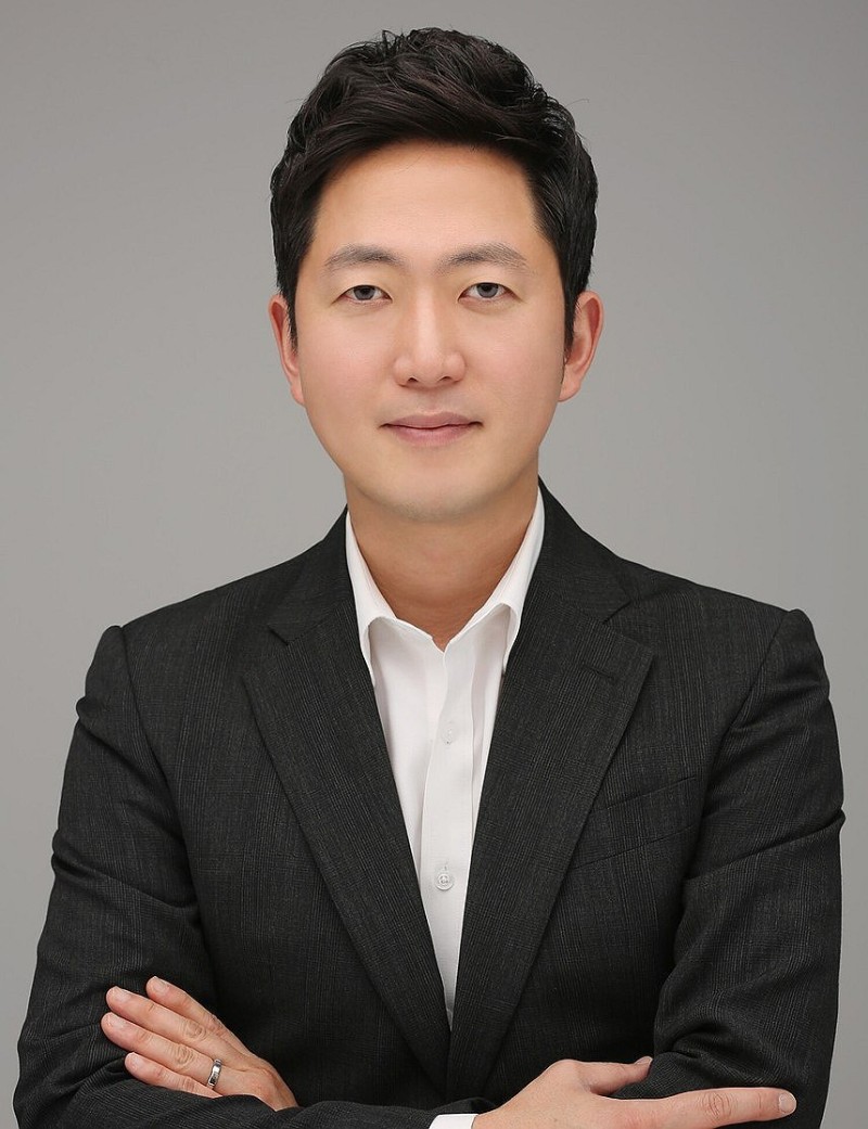 '모니터링 <b>문건</b>' 파장에 <b>하이브</b> CEO "고개숙여 사죄…작성 중단"