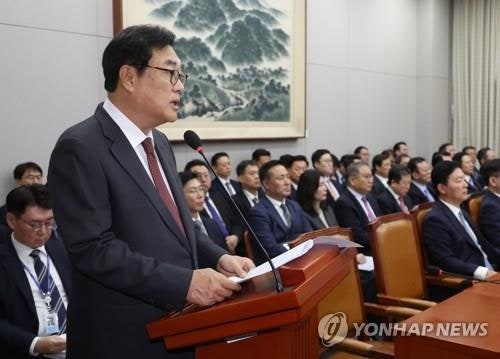 경호처 "<b>대통령 관저</b>에 사우나도, 스크린 골프장도 없다"