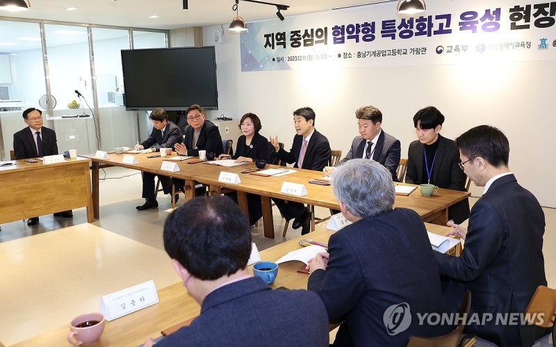 <b>협약형 특성화고</b> 비전선포…尹 "대학 안가도 행복하게 교육개혁"