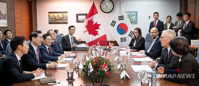 김용현, <b>캐나다 국방장관</b>과 <b>회담</b>…"불법 北파병 규탄" 한목소리(종합)