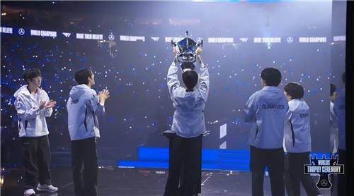 <b>페이커</b> 또다시 빛났다…T1, BLG 꺾고 롤드컵 'V5' 달성(종합)