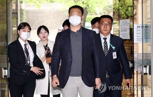 <b>조우형</b> "검사 윤석열 만난 적 없어…<b>커피</b> 타준 건 박모 검사"