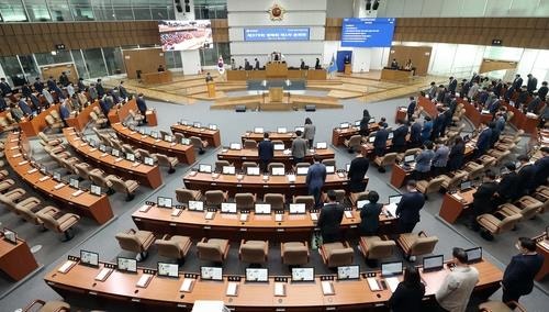 <b>경기도의회</b> 국힘, 등원 거부 이어 민주당 <b>의장 불신임안</b> 제출