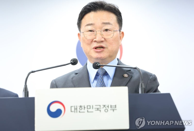 <b>딥페이크 성범죄</b> 위장수사 확대·영상 우선 차단 의무화 추진
