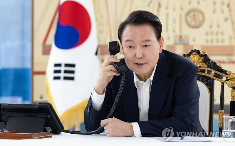 尹·<b>트럼프</b>, 이른 시일내 회동 합의…<b>트럼프</b> "좋은 협력 기대"