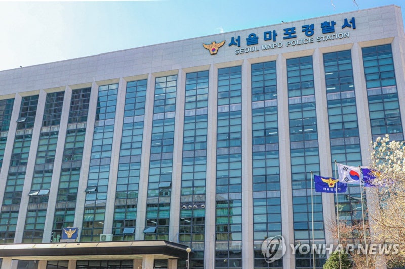'<b>소녀상</b> 모욕' 미국 <b>유튜버</b>, 편의점 업무방해 혐의 검찰 송치