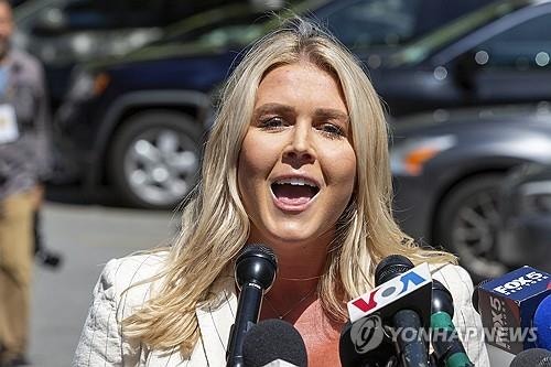 집권 2기 '<b>트럼프</b>의 입'은 캠프<b>대변인</b> 출신 20대 <b>레빗</b>(종합)