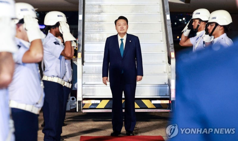 尹<b>대통령</b>, <b>브라질</b> 리우데자네이루 <b>도착</b>…G20 정상회의 참석