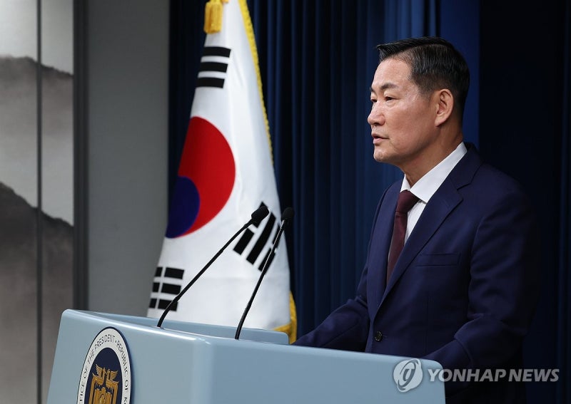 <b>신원식</b> "<b>트럼프</b>, 尹에 취임 전 만나자고 먼저 3∼4차례 말해"
