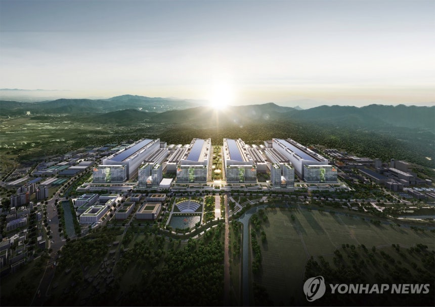Rendering of SK Hynix's Yongin Semiconductor Cluster SK Hynix, participating as an anchor company, is establishing this general industrial complex at Wonsam-myeon, Yongin. 2024.11.14 [Provided by SK Hynix. Redistribution and Database Prohibited]