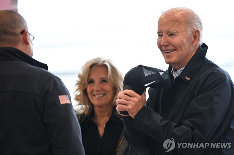 <b>바이든</b> "<b>트럼프</b>, 멕시코·캐나다와 관계 망칠 <b>관세</b> 재고하길"
