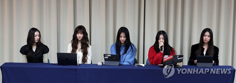 어도어 "<b>전속계약</b> 29년 7월까지 유효"…<b>뉴진스</b> "해지 통지 서명"(종합)