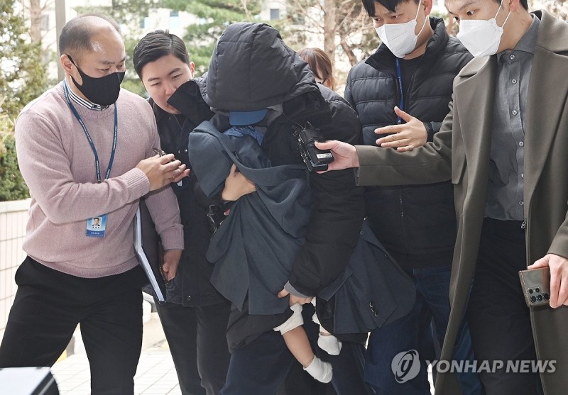 <b>이선균 협박</b>해 3억 뜯은 <b>실장</b>…재판 전략은 "나도 피해자"