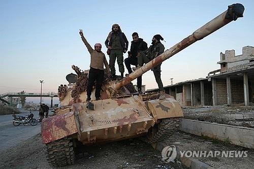 레바논 잠잠해지니 이번엔 <b>시리아</b>…반군 진격에 <b>내전</b> 격화