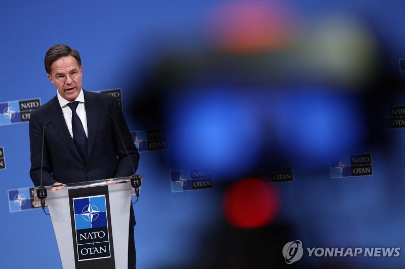 <b>우크라</b> "<b>나토 가입</b>만이 안보보장", 러 "용납 못해"