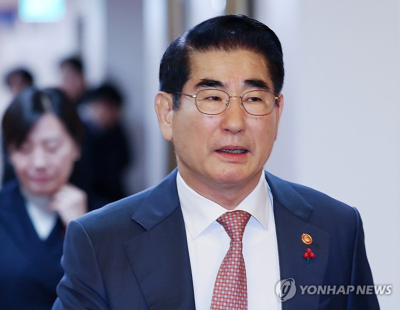<b>김용현</b> "계엄 관련 국민께 송구…대통령께 사의 표명했다"